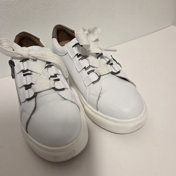 White Leather Sneakers with Laces By Bay Lane Sz 8 - Picture 5 of 16